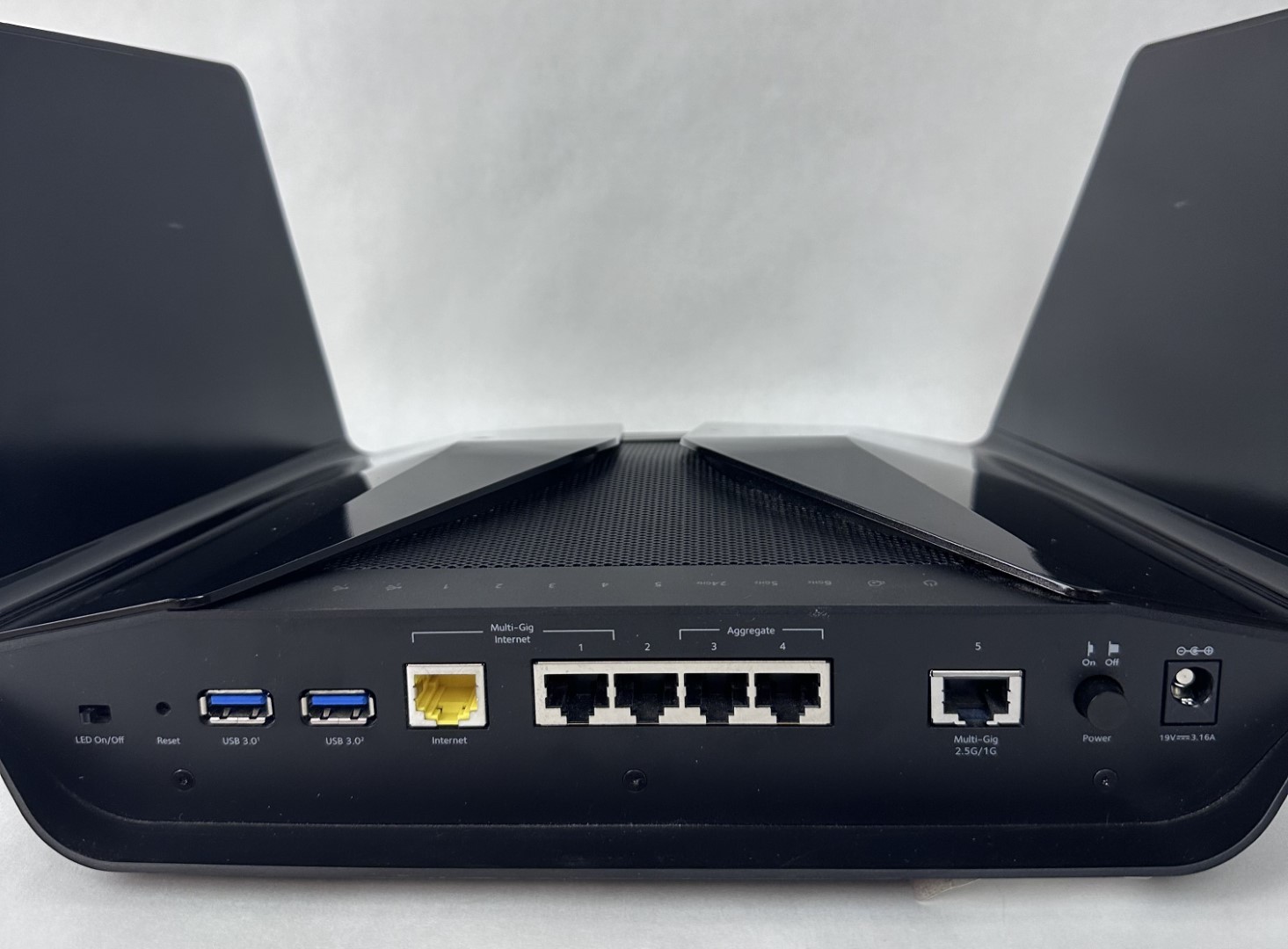 Netgear - Nighthawk Raxe450 Axe10000 Wi-fi 6e Router NETGEAR Nighthawk AXE11000 Tri-Band WiFi 6E Router - Black RAXE500-100NAS