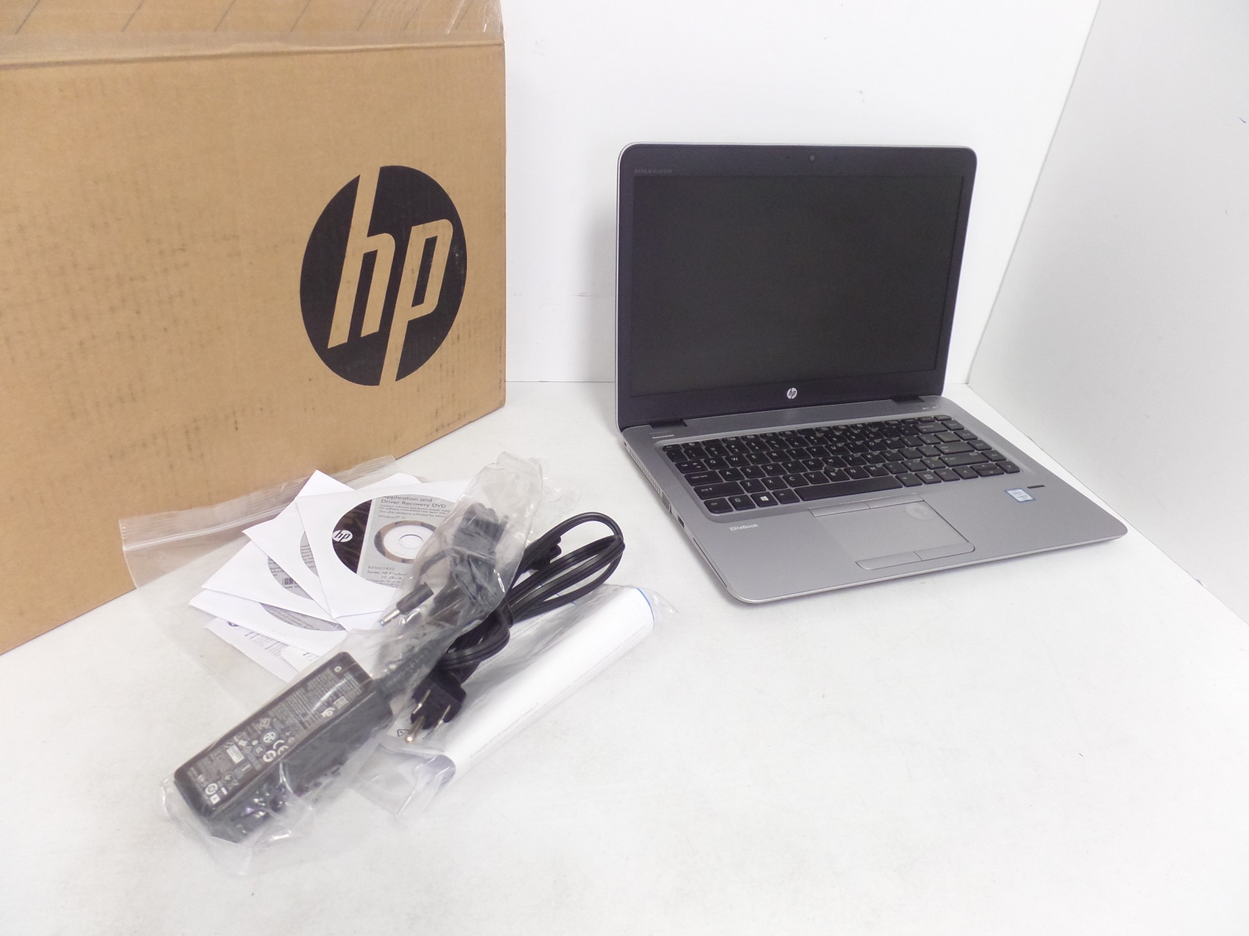 HP EliteBook 840 G3 14" FHD Laptop i56200U 2.34GHz 8GB 256GB NFC W7P