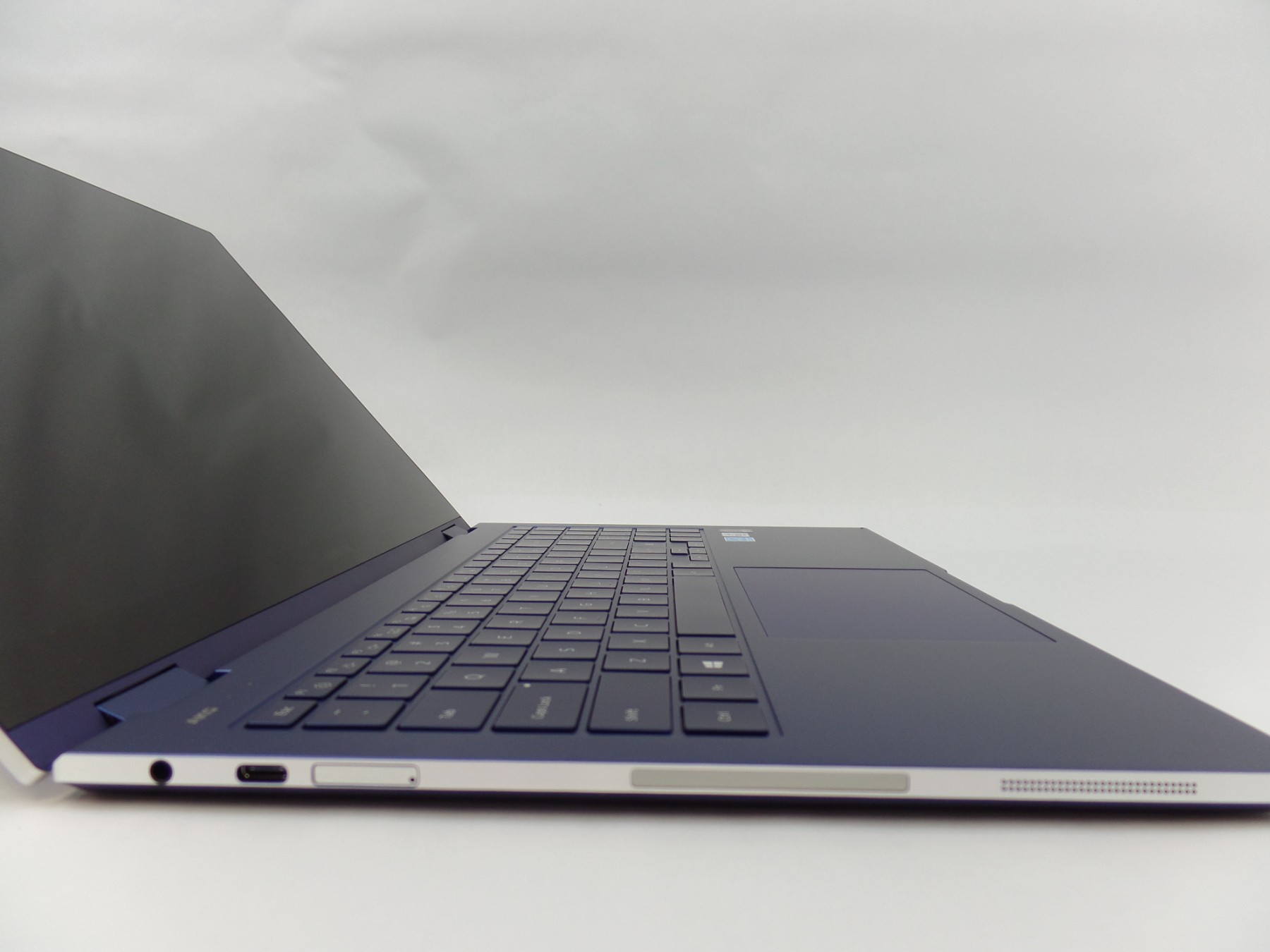Samsung Galaxy Book Flex NP950QCGK01US 15.6" Touch i71065G7 12GB