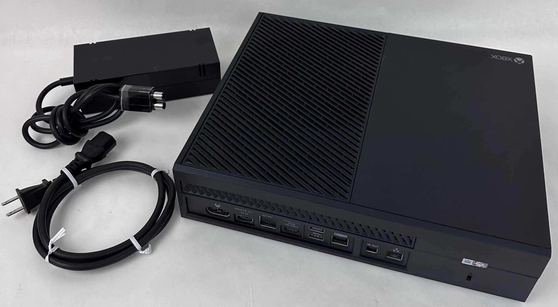 Microsoft Xbox One 1540 Gaming Console 500GB + Power Adapter Black U