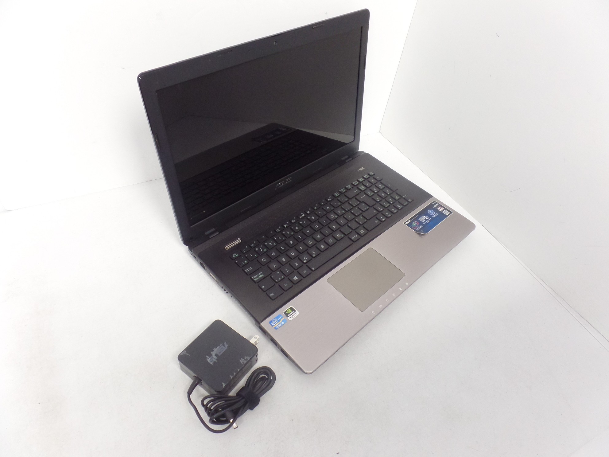 Asus R700 17