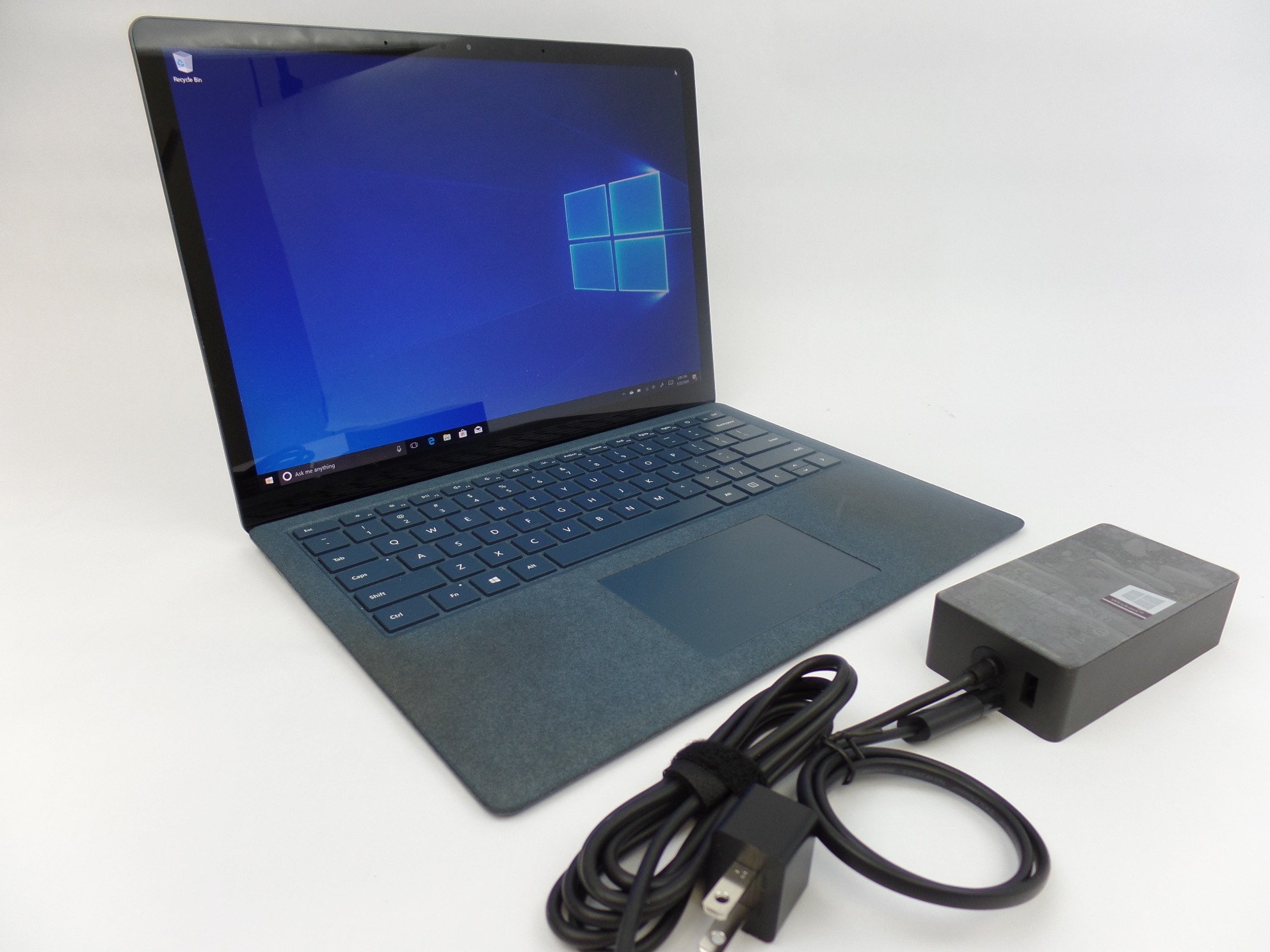 Microsoft Surface Laptop 1769 13.5" Touch i7-7660U 2.5GHz 16GB 512GB SSD Blue  U