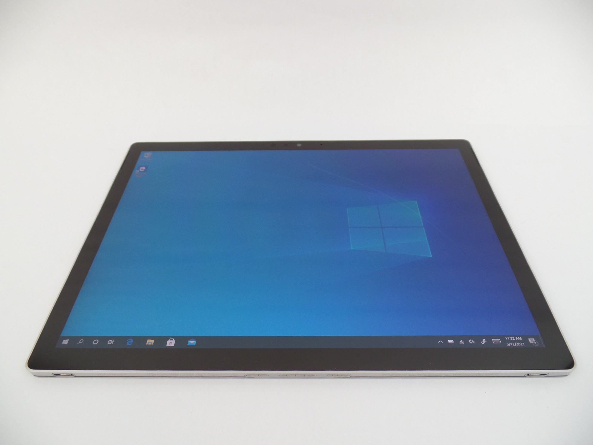 Microsoft Surface Book 2 1832 13.5" i5-7300U 2.6GHz 8GB 256GB W10P - Cracked