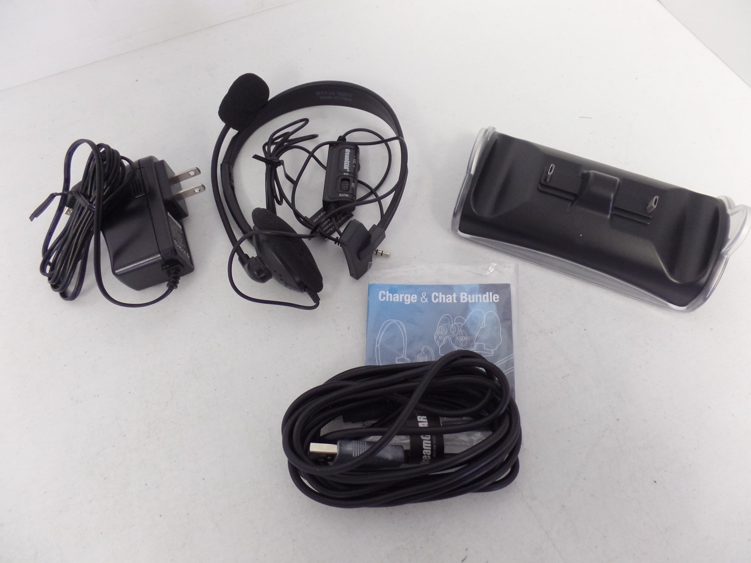 DreamGear PS4 Charge and Chat Bundle DGPS4-6411