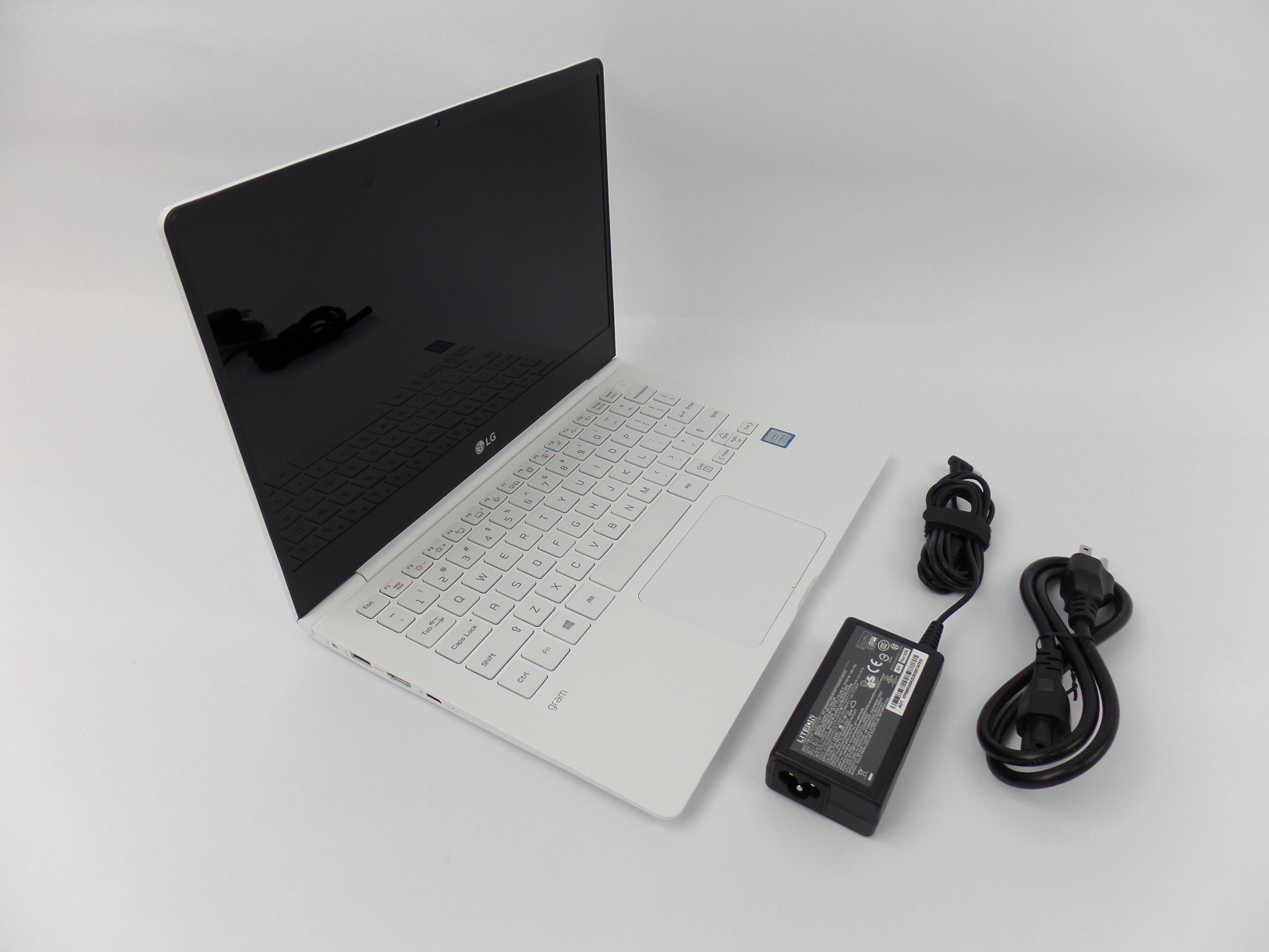 LG Gram 13Z980 13.3" FHD IPS i5-8250U 1.6GHz 8GB 256GB SSD W10H Laptop U
