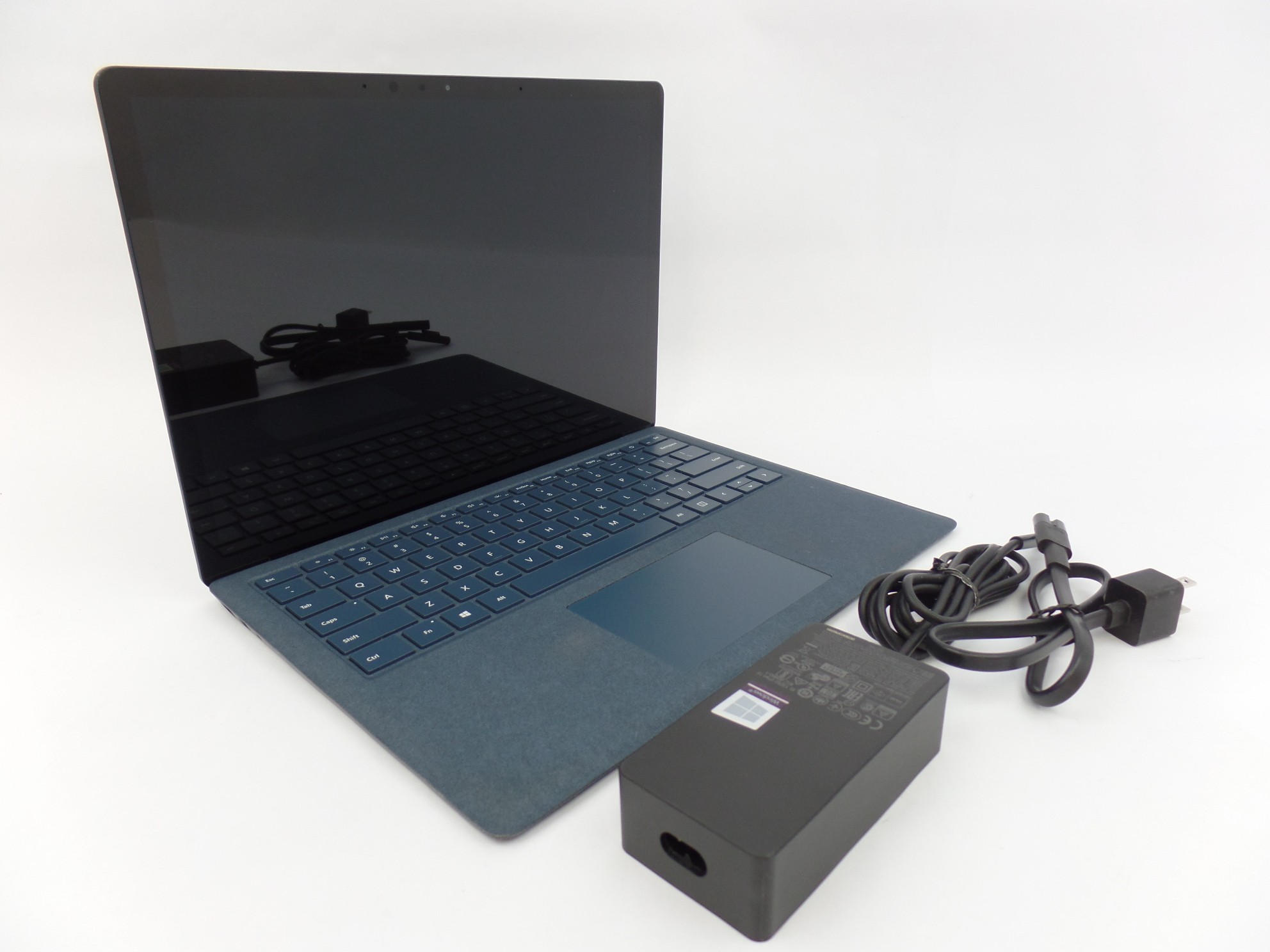 Microsoft Surface Laptop 2 1769 13.5" Touch i5-8250U 8GB 256GB W10H - Spots