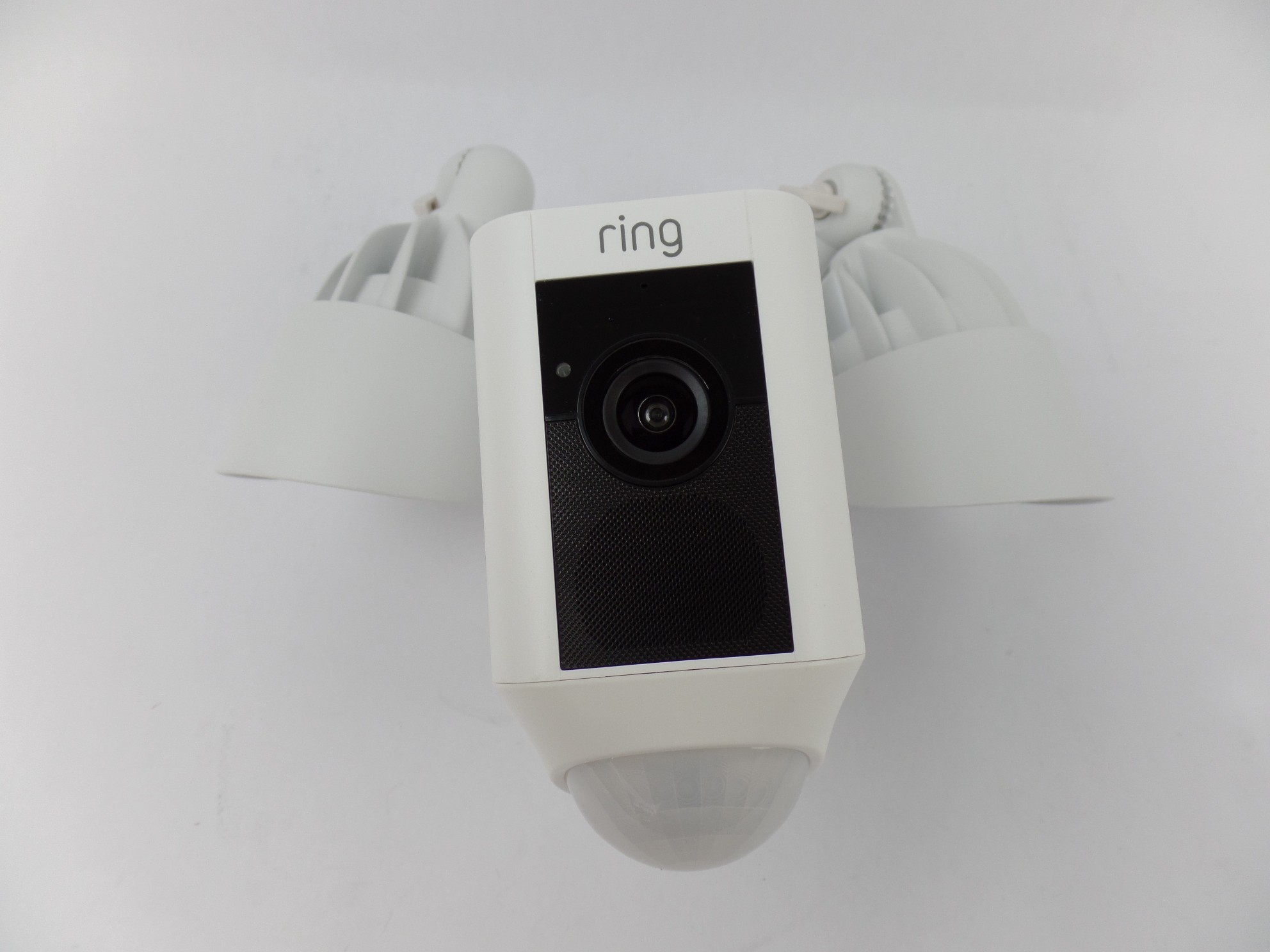 Ring Floodlight Cam Motion Activated Security Camera TwoWay Talk 8SF1P7WEN0 Miscellaneous