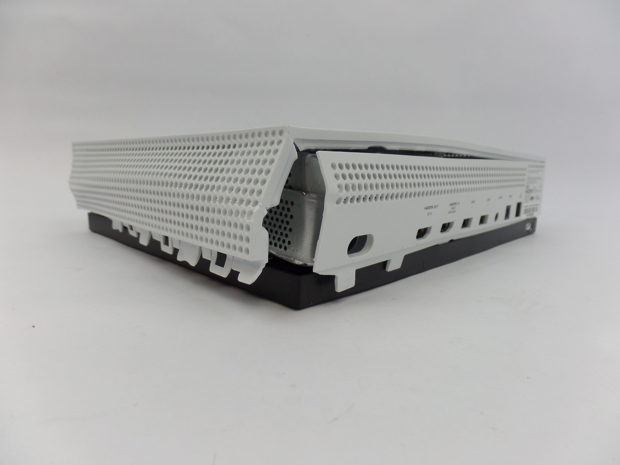 READ For Parts Microsoft Xbox One S No HDD Gaming Console damages 1