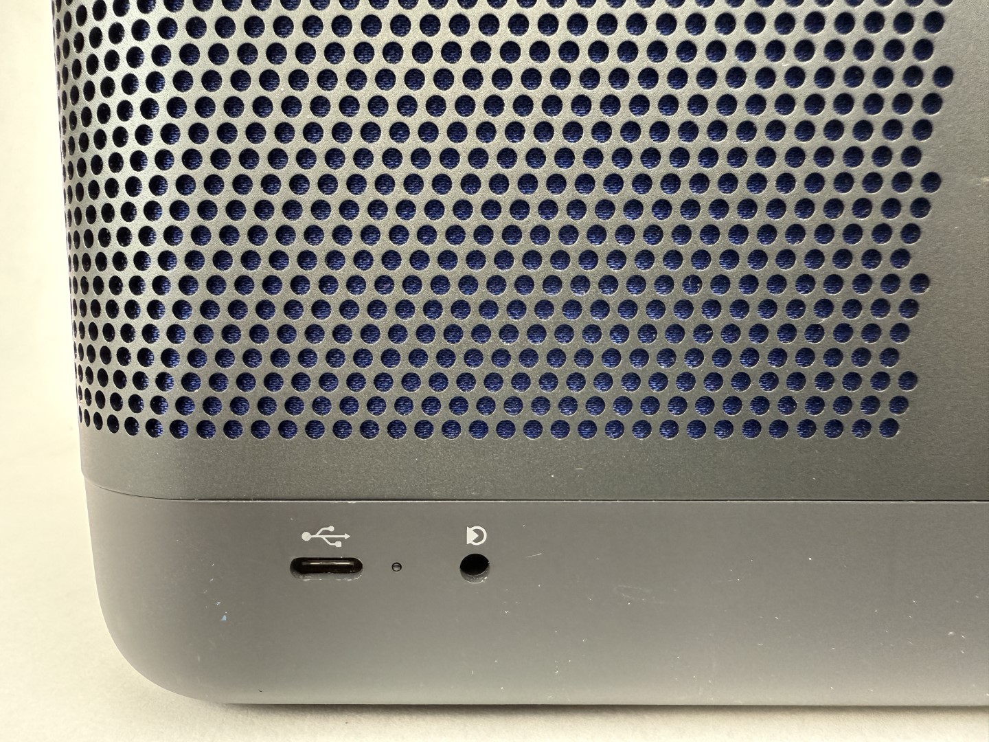Bang & Olufsen Beolit 20 Tragbarer Drahtloser Bluetooth Lautsprecher - Schwarz - U - Bild 4 von 5